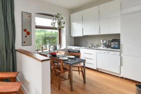Kanalvilla - Urlaub am Nord-Ostseekanal - zwei Ferienwohnungen im Angebot- eine im Dachgeschoss und eine Wohnung mit Garten